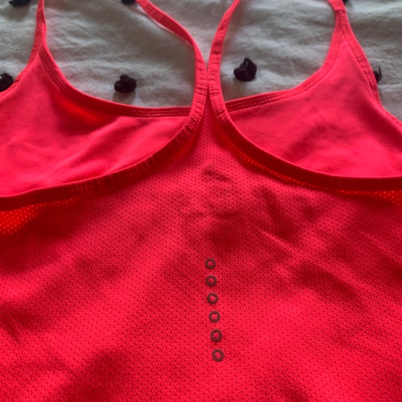 Dri-Fit Nike Top🦩 - Picture 4 of 5